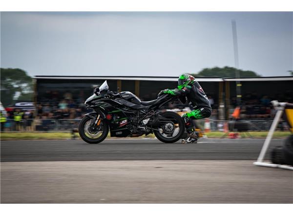 Kawasaki and JD Stunts Set New Guinness World Record